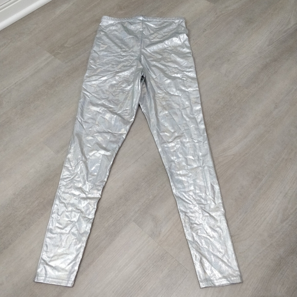 NWOT Boohoo holographic iridescent leggings - Picture 8 of 17